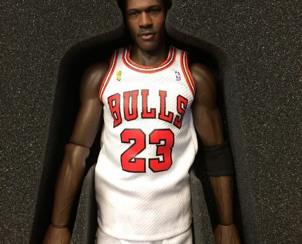 اكشن فيگور مايكل جردن ( NBA / Home Jersey Edition ) - Image 8
