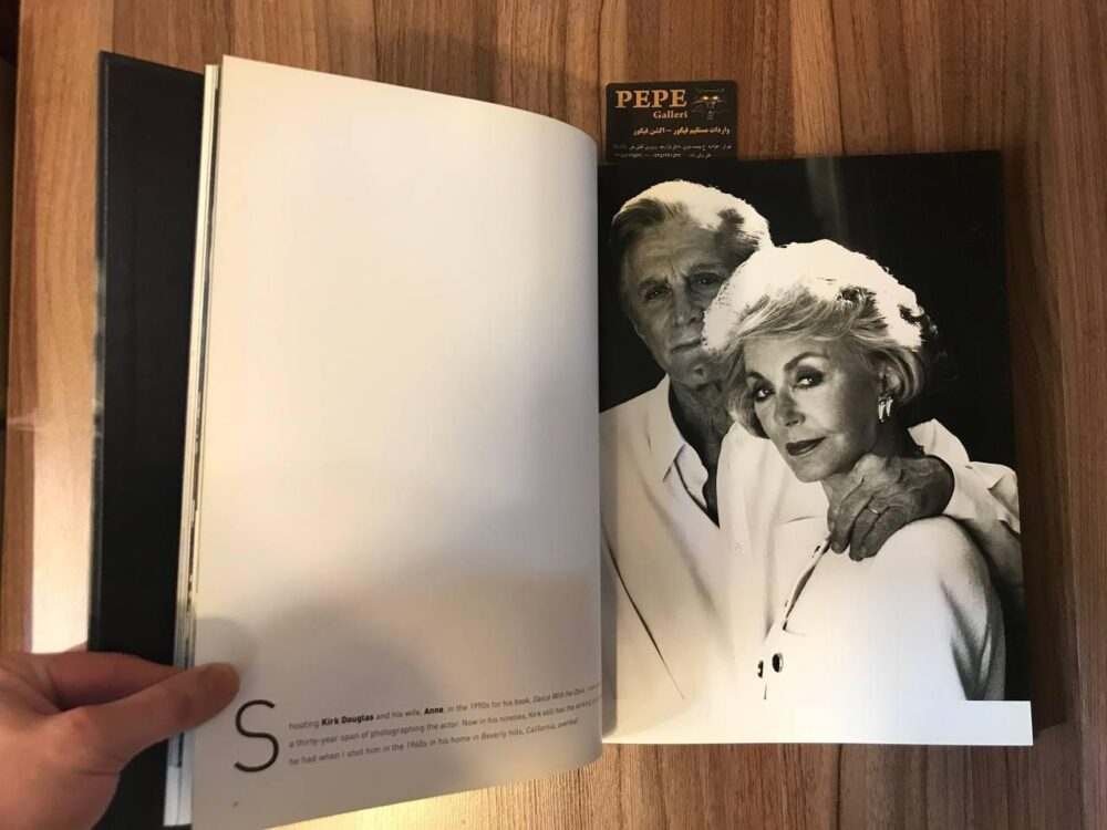 کتاب ( آلبوم عکس ) عکس های برگزیده ی الن گراهام ( از هنرپیشگان و افراد مشهور ... ) بزرگداشت ۴۰ امین سالگرد