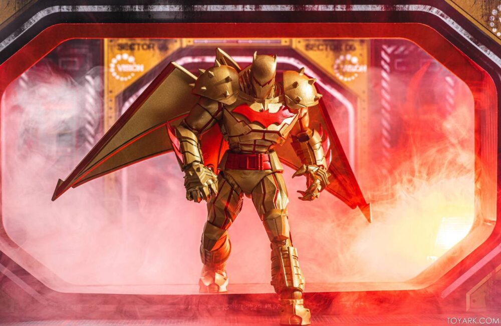 اکشن فیگور بتمن HELLBAT SUIT ( گلد ادیشن )