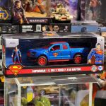 ماشین فلزی شورلت 2017 Ford F-150 Raptor و فیگور فلزی سوپرمن با مقیاس 1:32