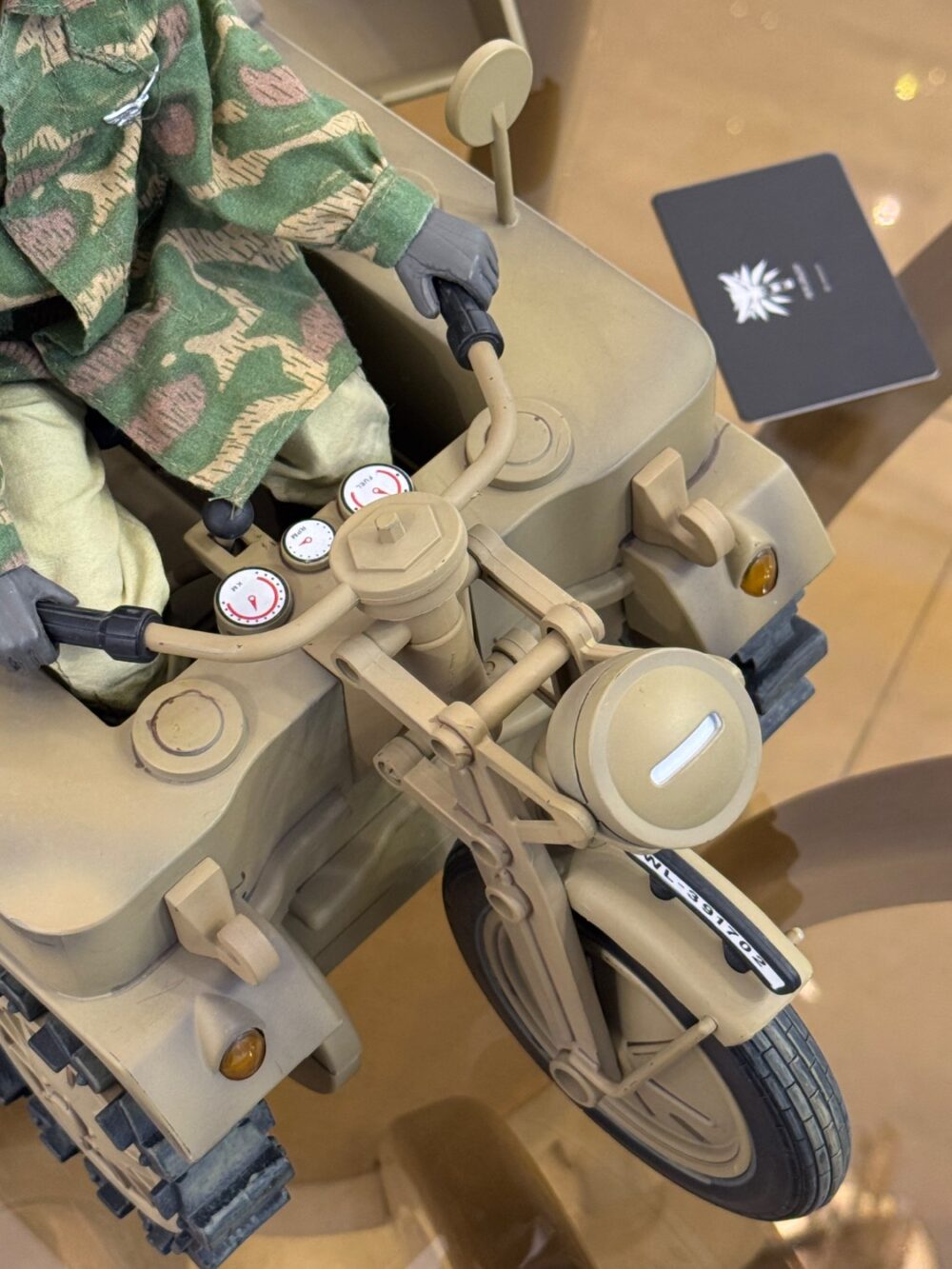 ماکت موتور نظامی آلمانی جنگ جهانی دوم ( German WWII Kettenkrad tracked motorcycle ) - Image 2
