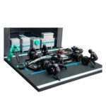 ست پیت استاپ تیم Mercedes-AMG فرمول یک به همراه خودروی W15 جورج راسل