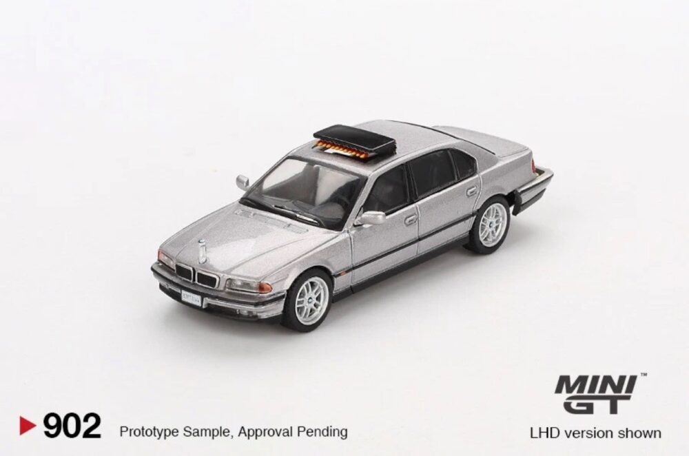 ماکت فلزی بی ام و 750iL E38 1997 ( سری جیمز باند Tomorrow Never Dies )